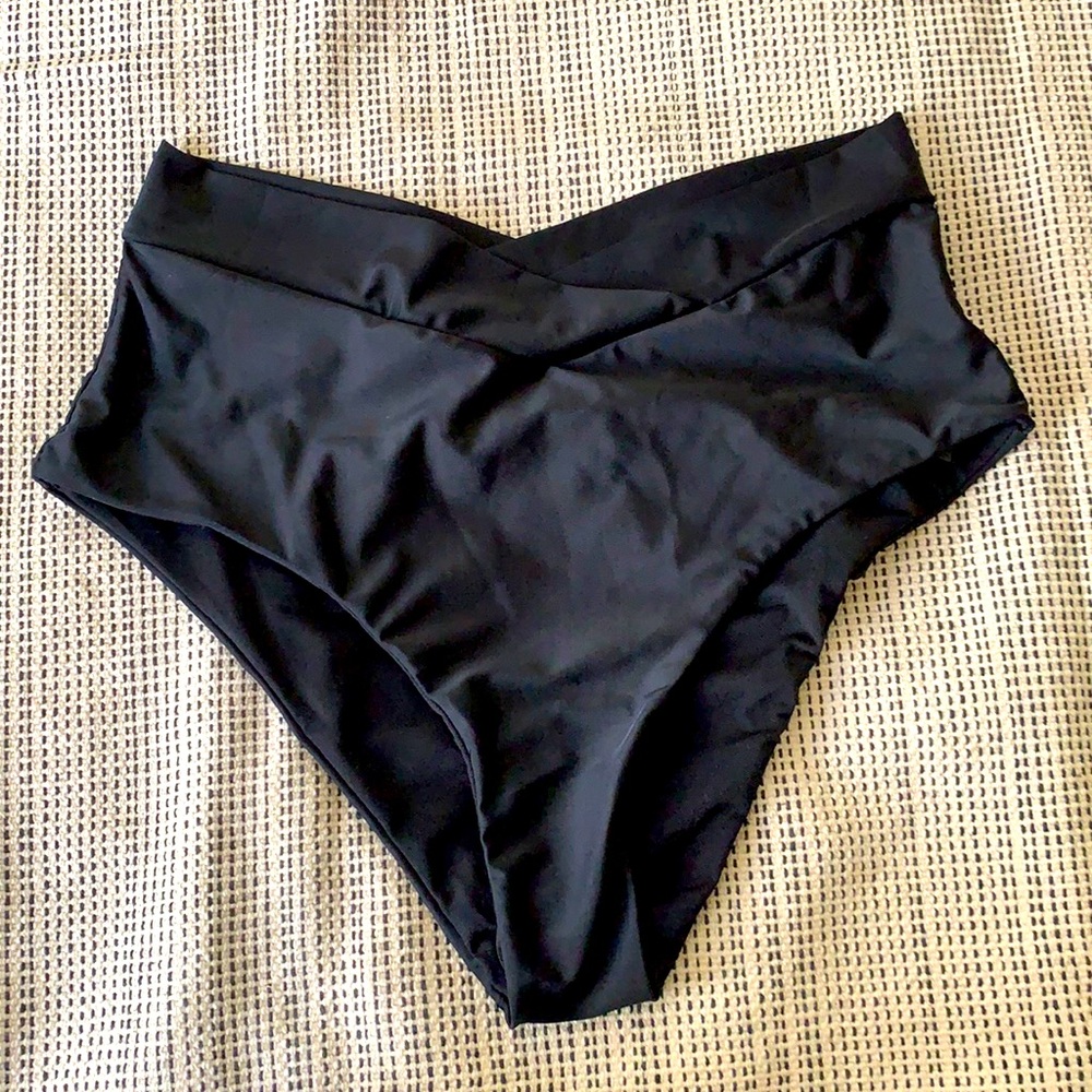 Black bikini